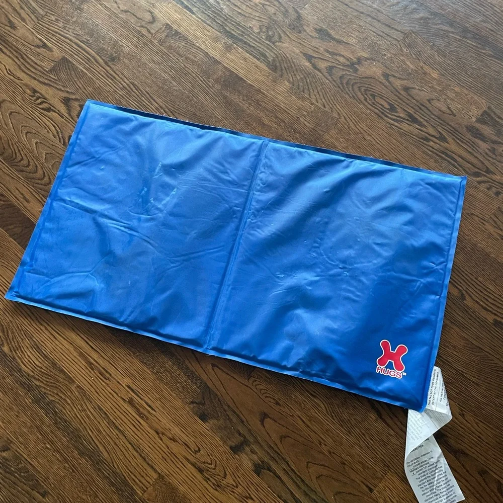 Cooling mat for pets